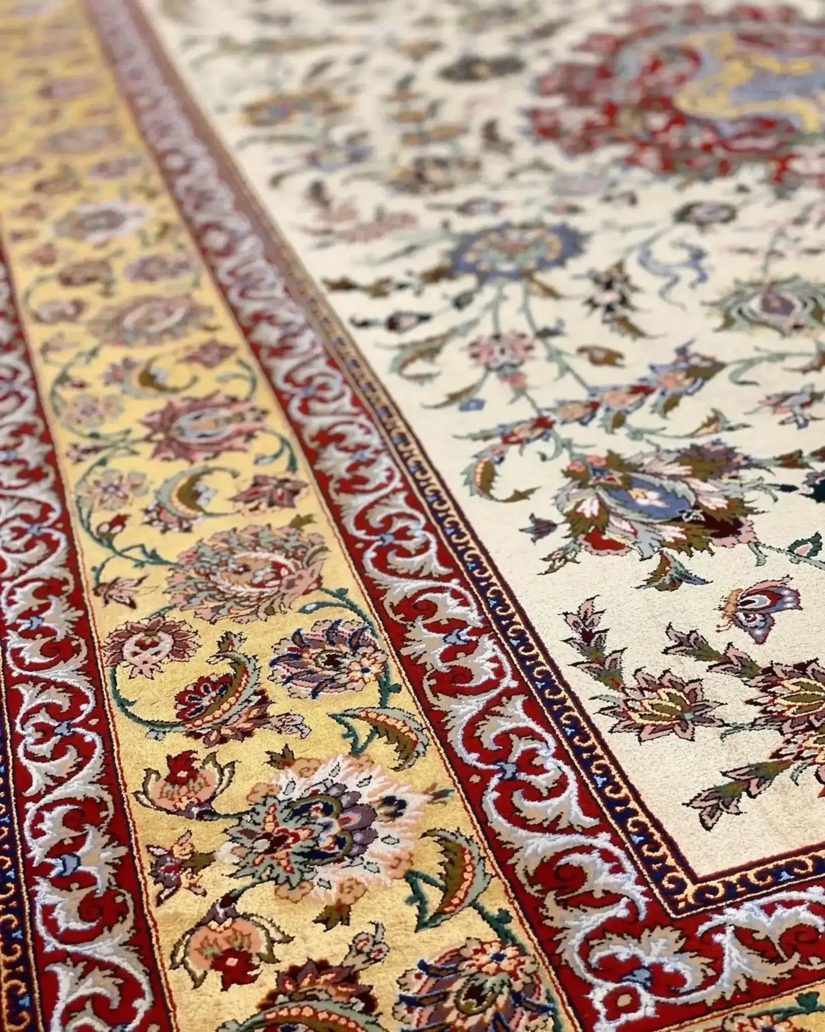 "High-Quality Isfahan Rug for Sale - Persian Carpet Alvandie Design, Silk-Wool"